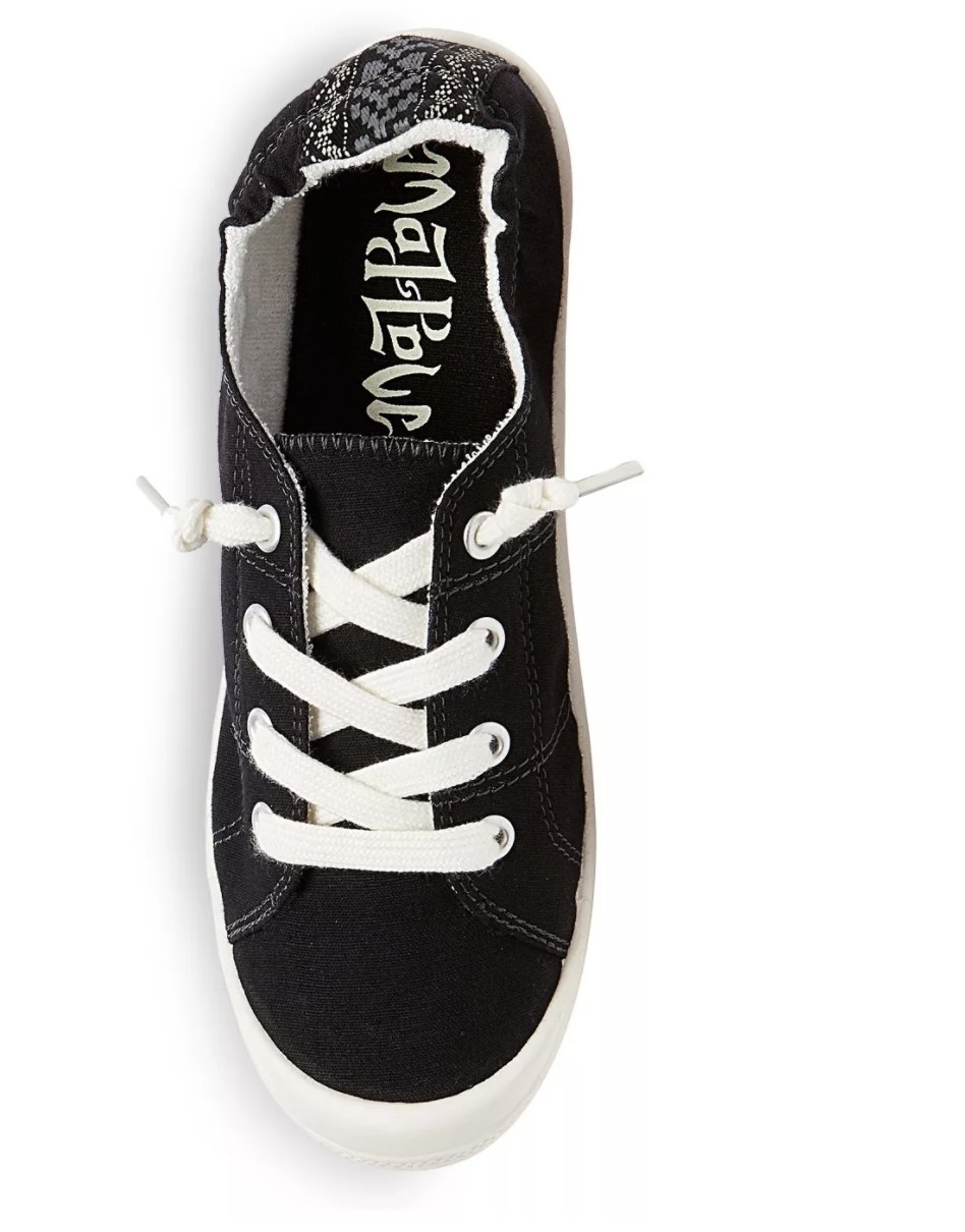 The black sneakers have white laces and a scrunched back with a tribal design