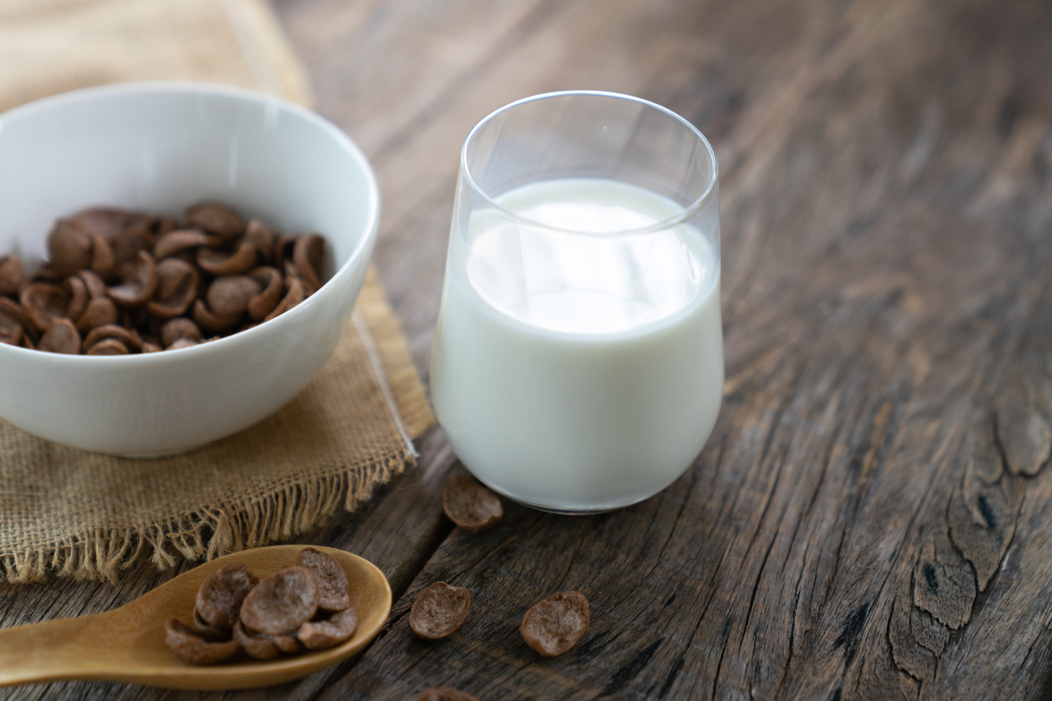 A bowl of cereal and a glass of milk.