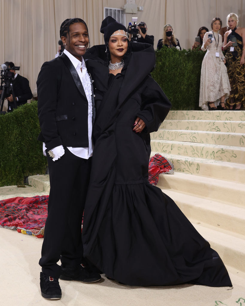 his classic tux with a ruffled undershirt perfectly complements her mermaid gown