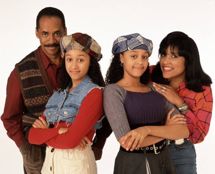 Tim Reid, Tamera Mowry, Tia Mowry, and Jackée Harry pose for a &quot;Sister, SIster&quot; Season 2 promotional photo