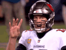 Tom Brady holds up four fingers
