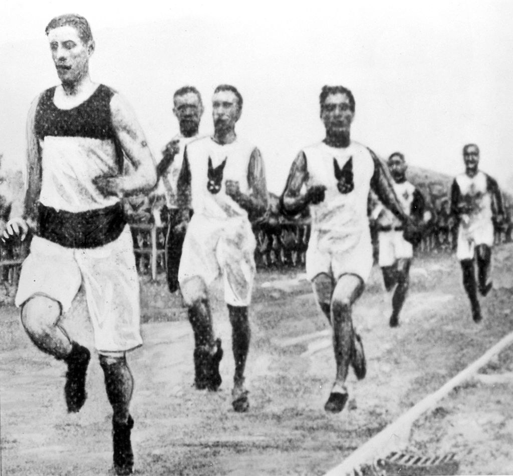 Runners in the 1,500-meter race at the 1904 Olympics
