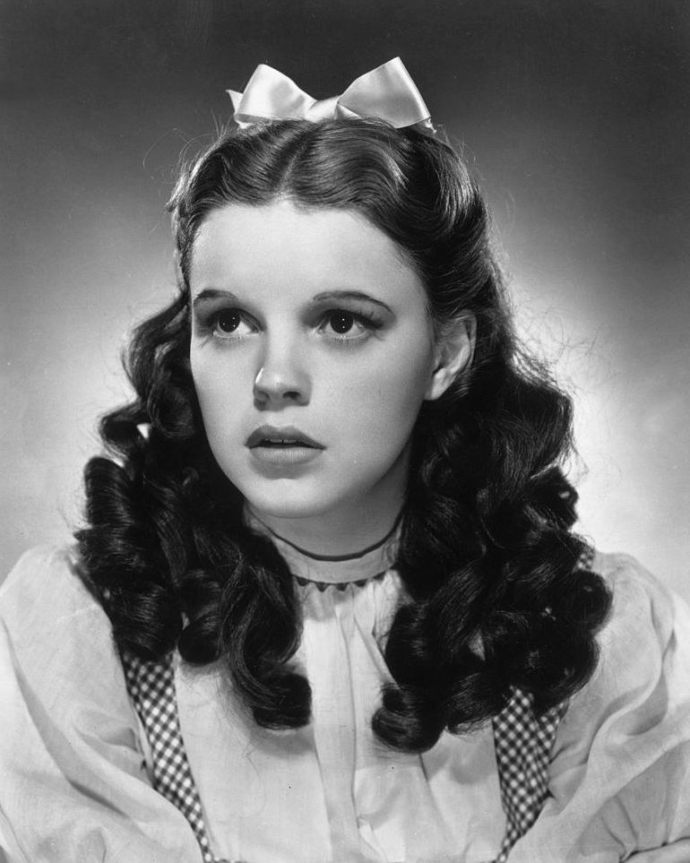 Garland posing for a portrait in her Dorothy costume for &quot;The Wizard of Oz&quot;