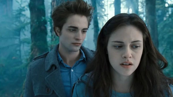 Twilight': Why Robert Pattinson Only Wanted Edward and Bella to Touch 3  Times in the Movie