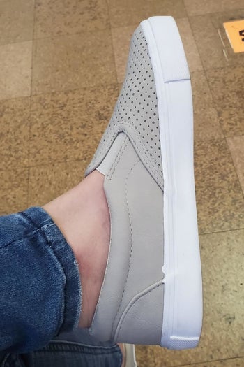 a reviewer wearing the sneaker in gray