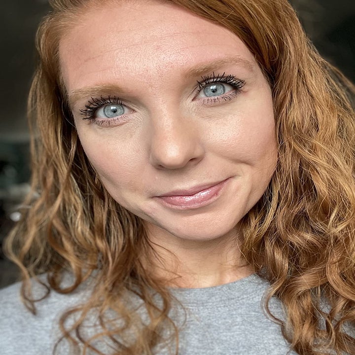 reviewer wearing the mascara