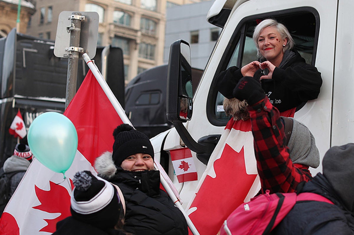 Canadian Truckers Ottawa Convoy Confound Police - Vimarsana News