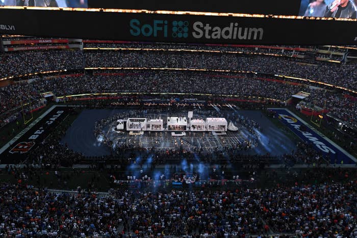 The Super Bowl's First Hip-Hop Halftime Show Was an Exercise in Easy  Nostalgia