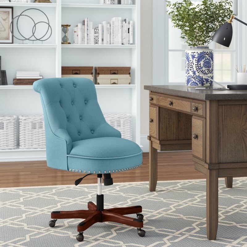 The task chair in the color Aqua