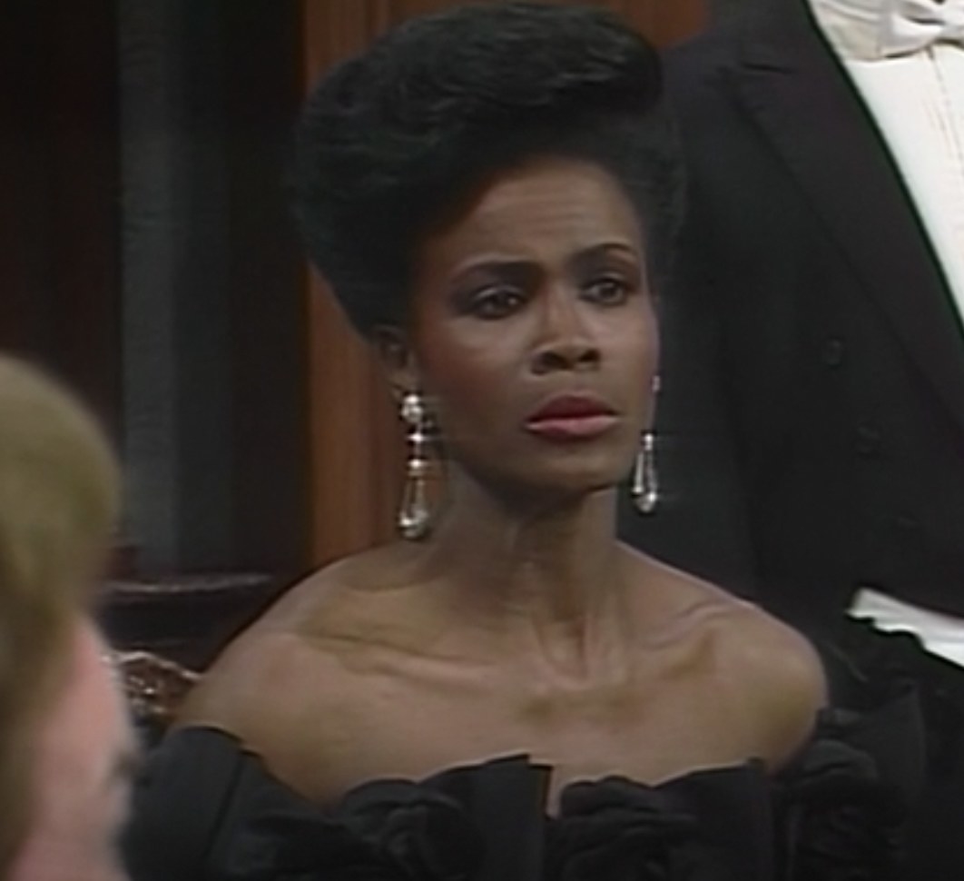 Vivian Banks attends a dinner party in the &quot;Fresh Prince of Bel-Air&quot; pilot