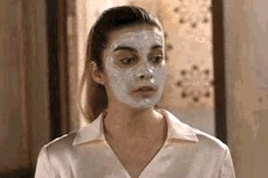 alexis rose wears a spa face mask