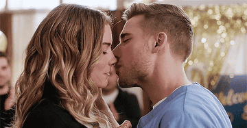 Ted and Alexis kiss on &quot;Schitt&#x27;s Creek&quot;