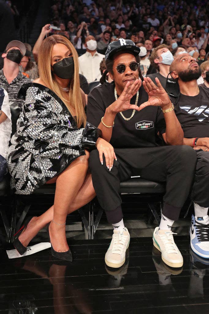 Beyoncé and Jay-Z sitting court side at an NBA basketball game