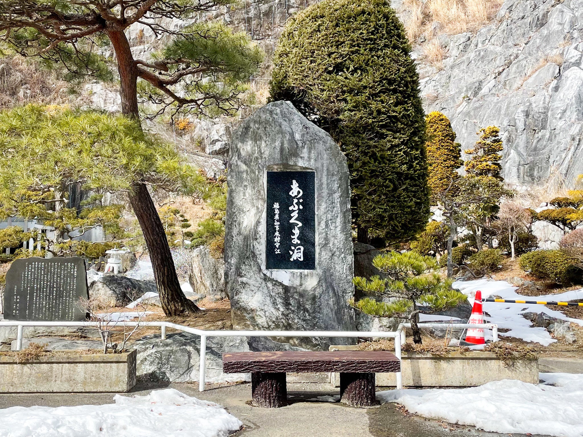死ぬまでに一度は行くべき。日本の田舎町にある「嘘みたいな洞窟」が美
