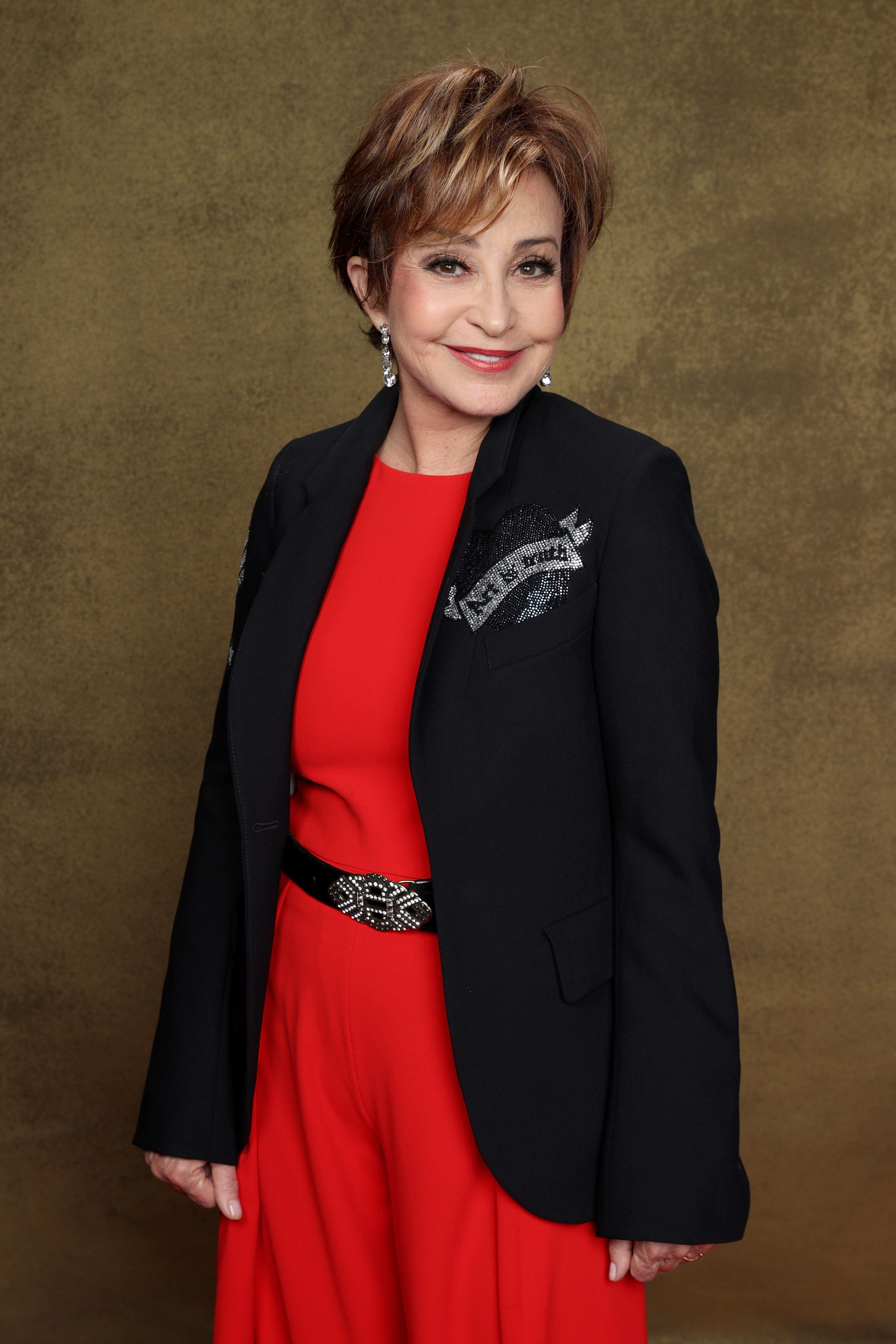 Potts posing for a portrait at the IMDb studios