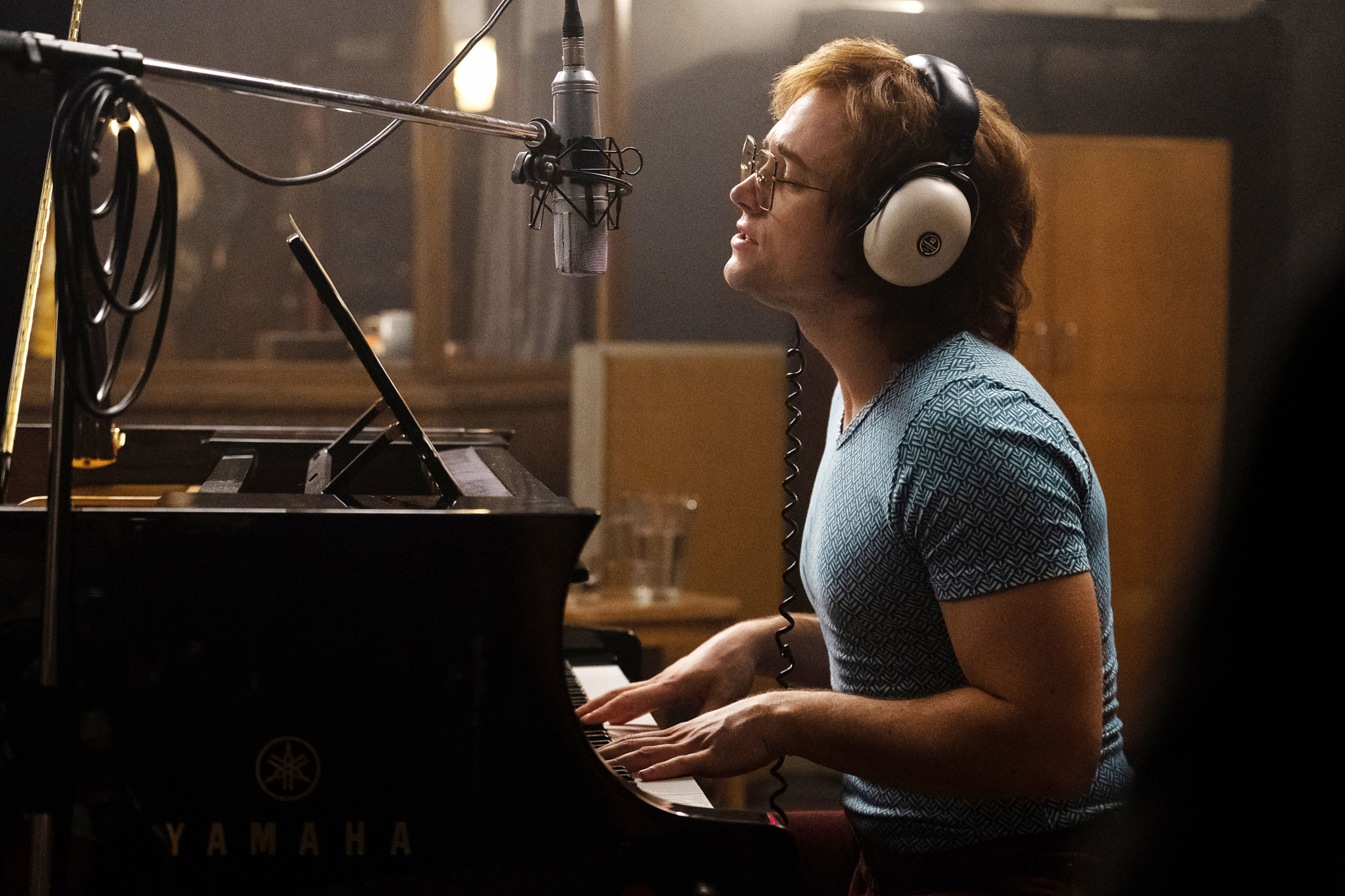 Elton rehearsing in the studio