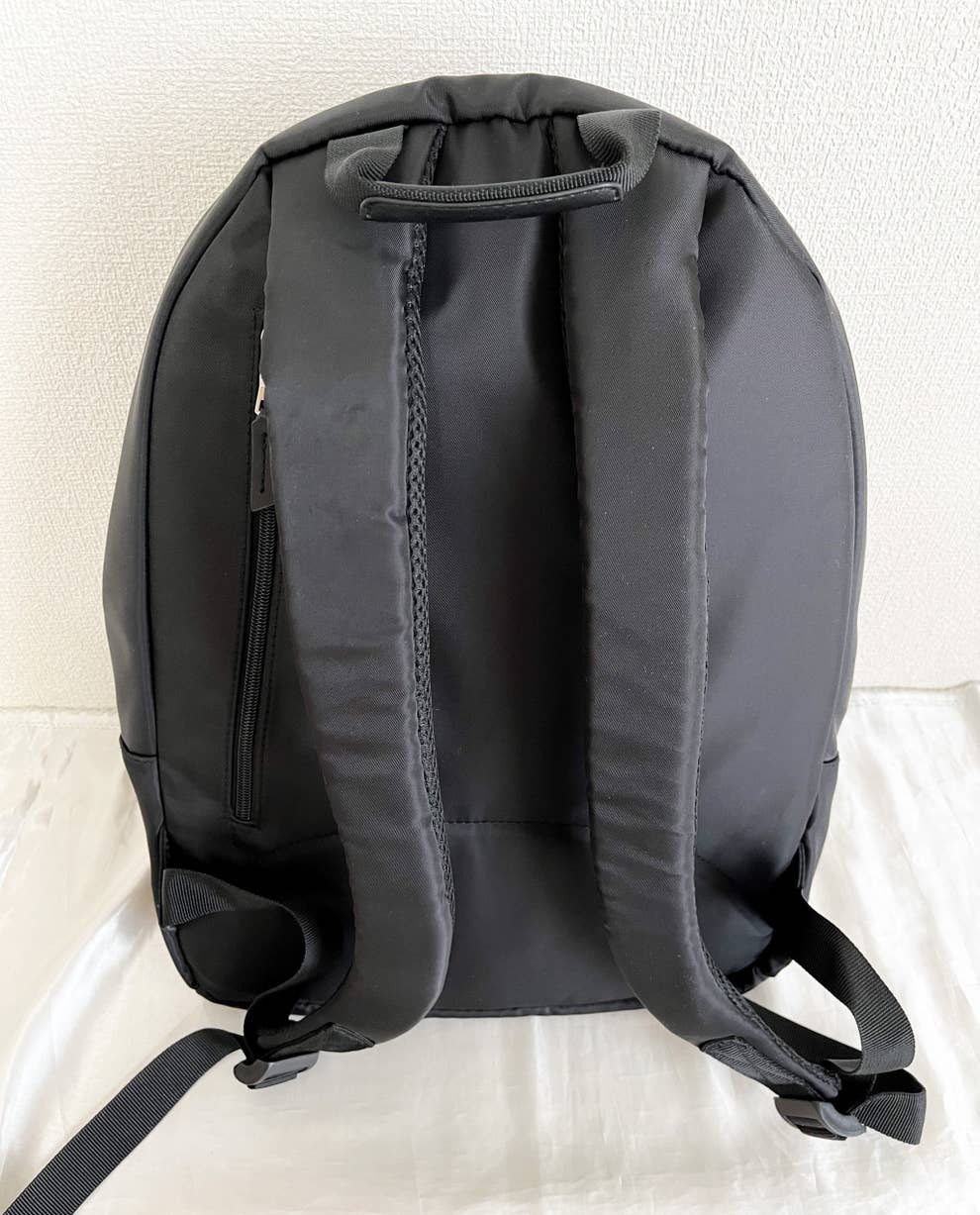 ポケットの量多すぎない ニコアンドの 大容量リュック 収納力バツグンすぎて笑った ポケットの量多すぎない ニコアンドの 大容量リュック 収納力バツグンすぎて笑った