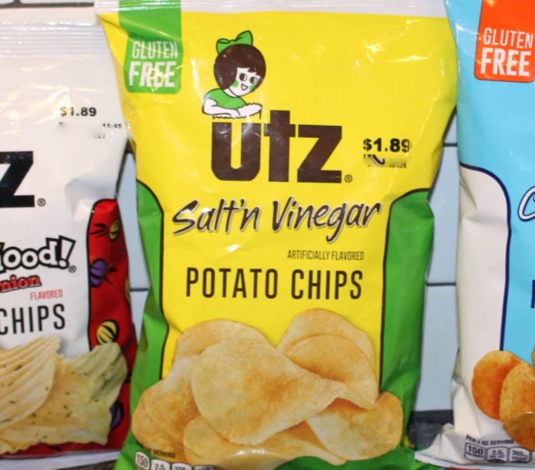 A bag of Utz Salt&#x27;n Vinegar chips