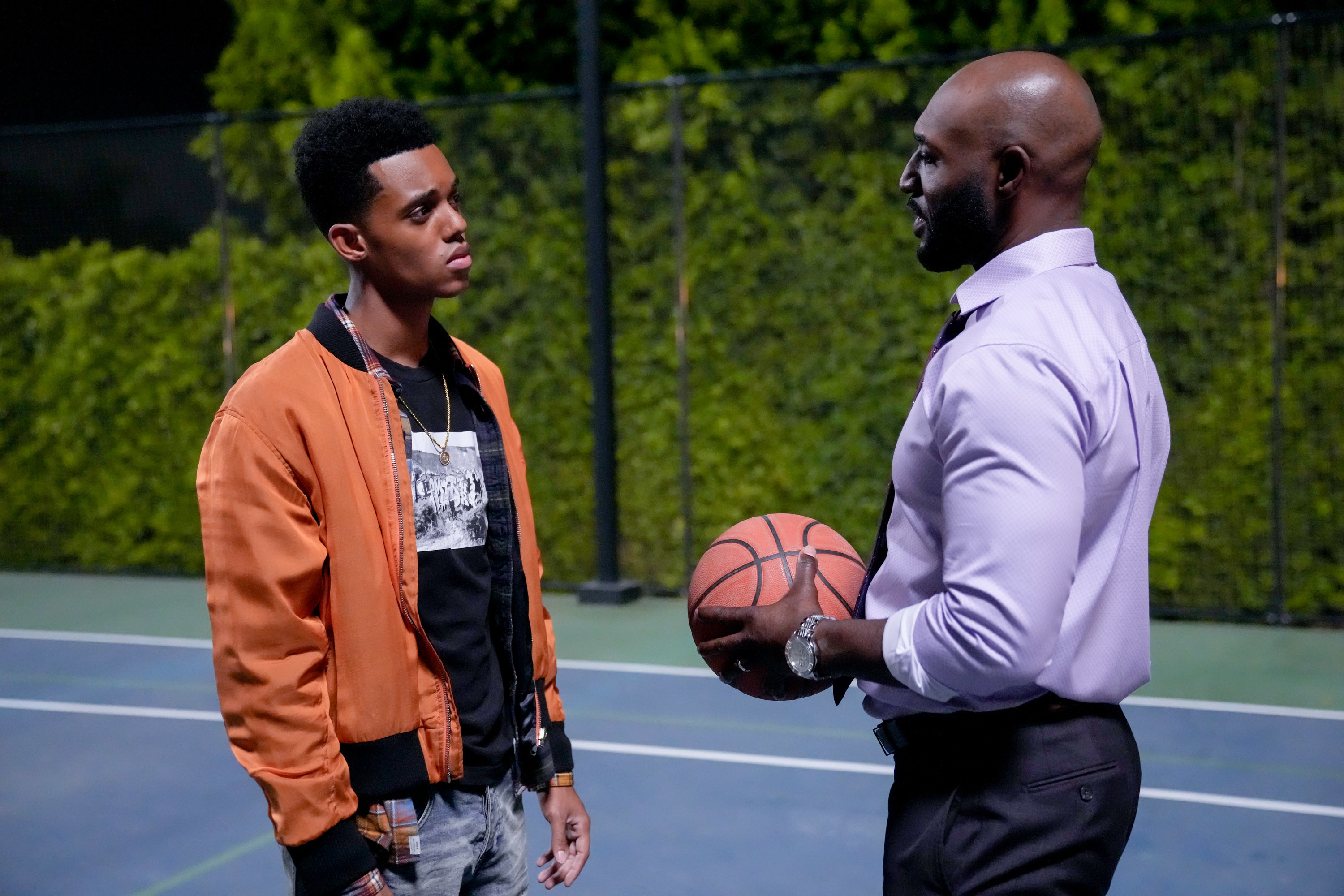 Jabari Banks as Will Smith and Adrian Holmes as Uncle Phil stood on basketball