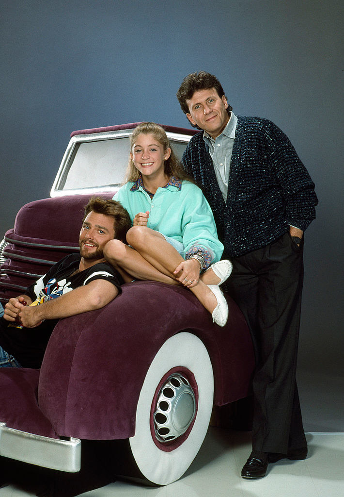 my two dads cast sitting on purple car couch