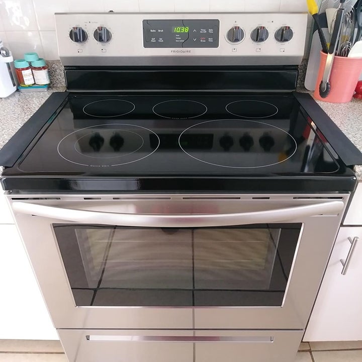reviewer's range with the black gap covers on both sides