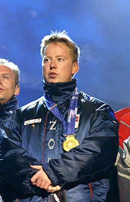 Nergaard receiving his medal