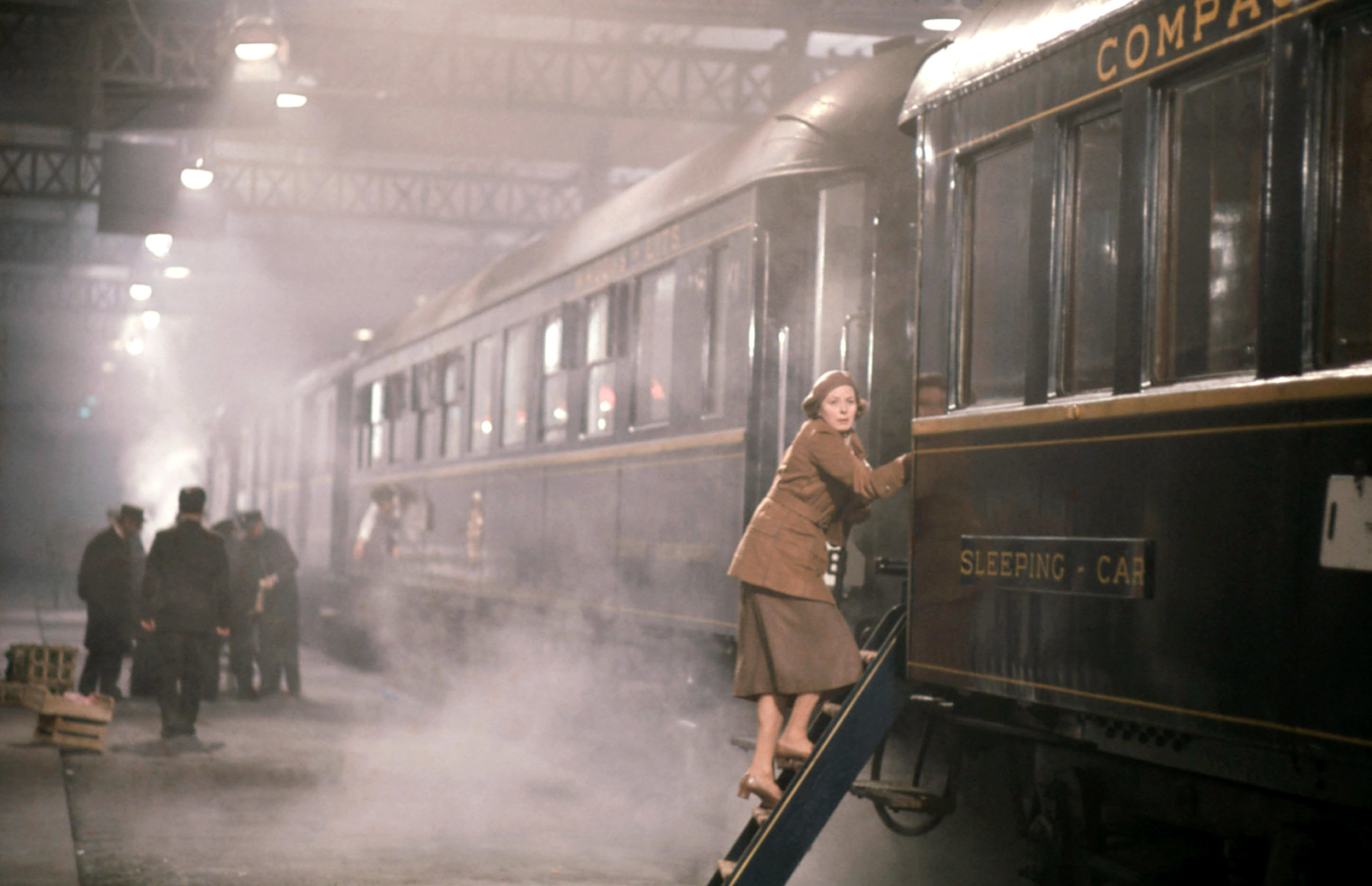 Ingrid Bergman gets on a train