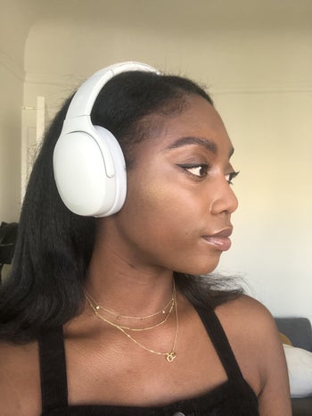 Amanda wearing the light grey headphones and showing the profile view