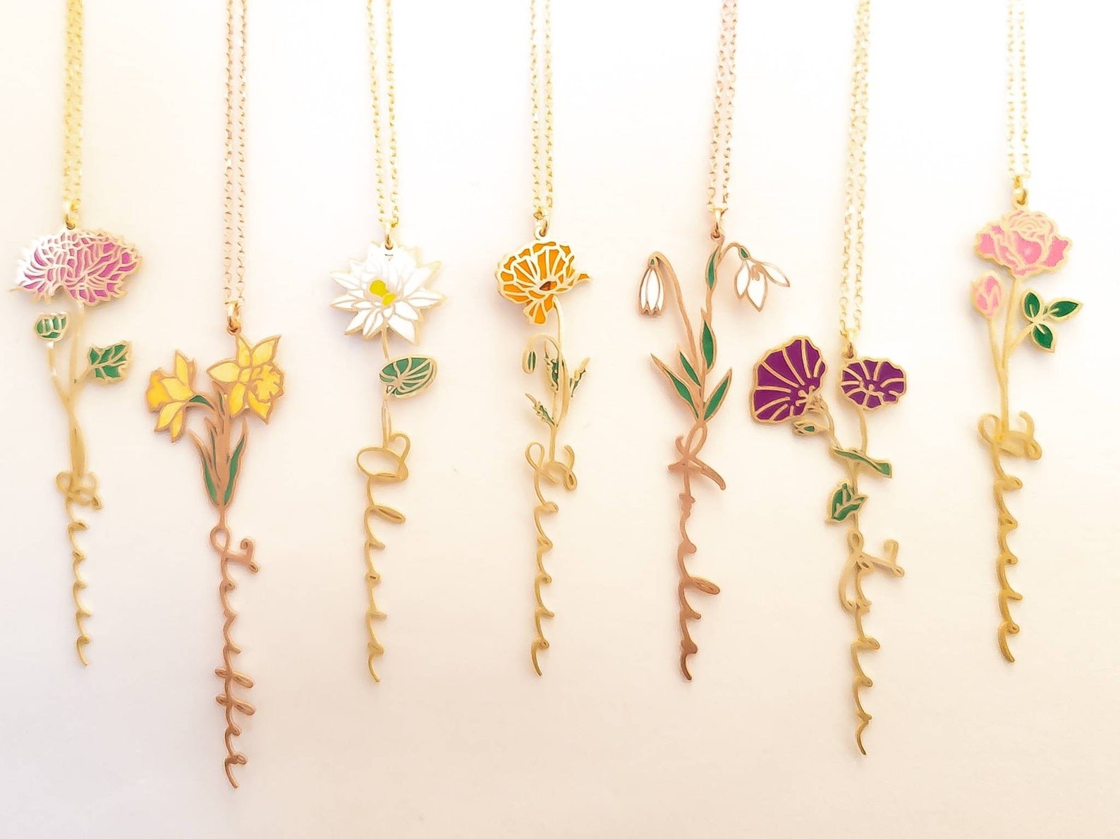 A variety of names and flower design necklaces