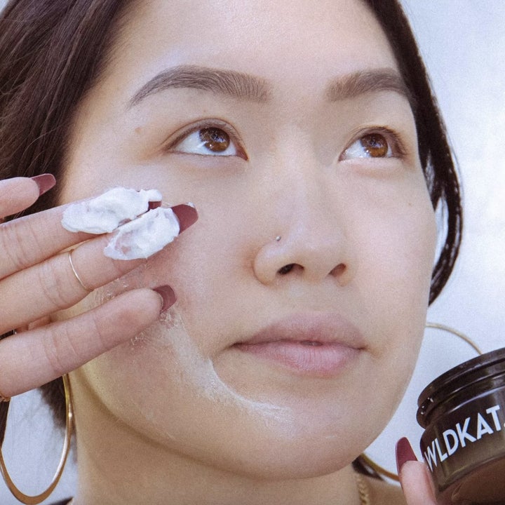 Person using facemask