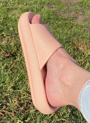 reviewer wearing the pale pink slides
