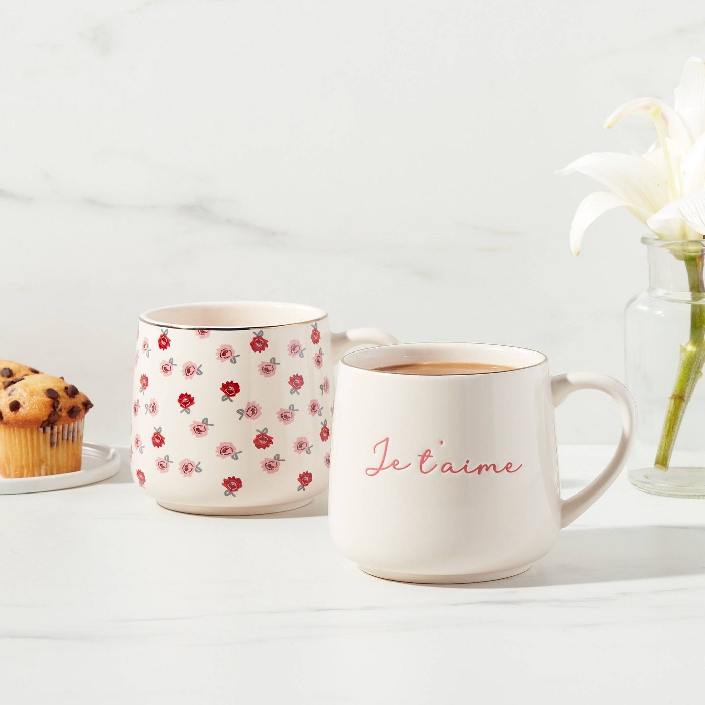 a pair of mugs, one with flower print, one says &quot;je t&#x27;aime&quot;