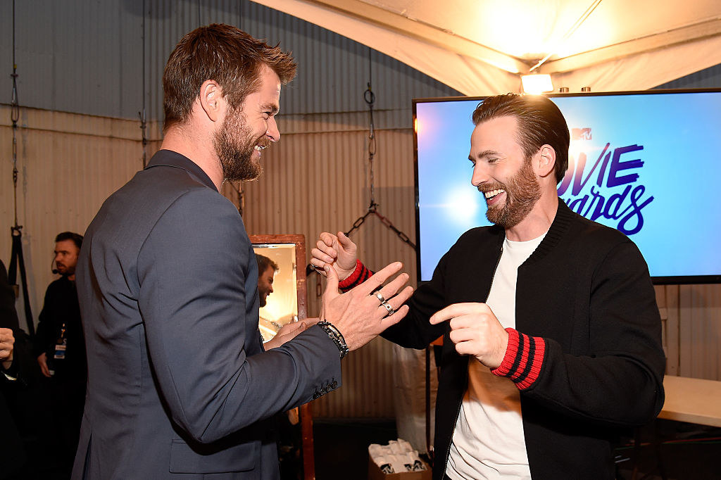 chris hemsworth and chris evans giving each other a handshake