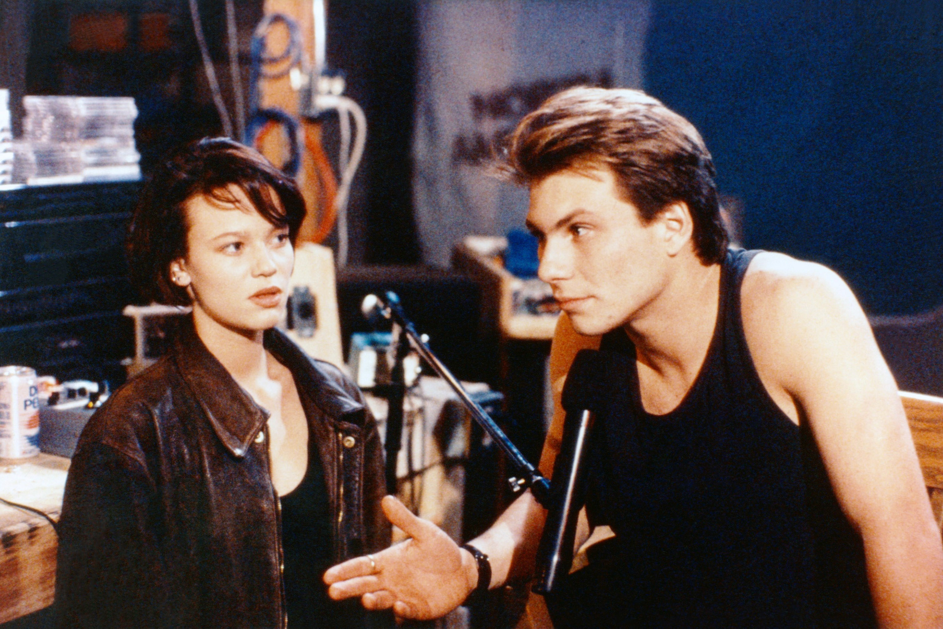 бесплатные 1990. первая сила / the first power (1990. джуди аронсон американский ниндзя. бесплатные 1990. дилан беверли хиллс 90210.