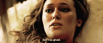 Alycia Debnam-Carey as Lexa in bed saying &quot;Don&#x27;t be afraid&quot; in &quot;The 100&quot;