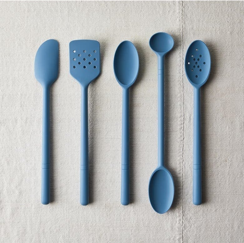 the blue utensil set