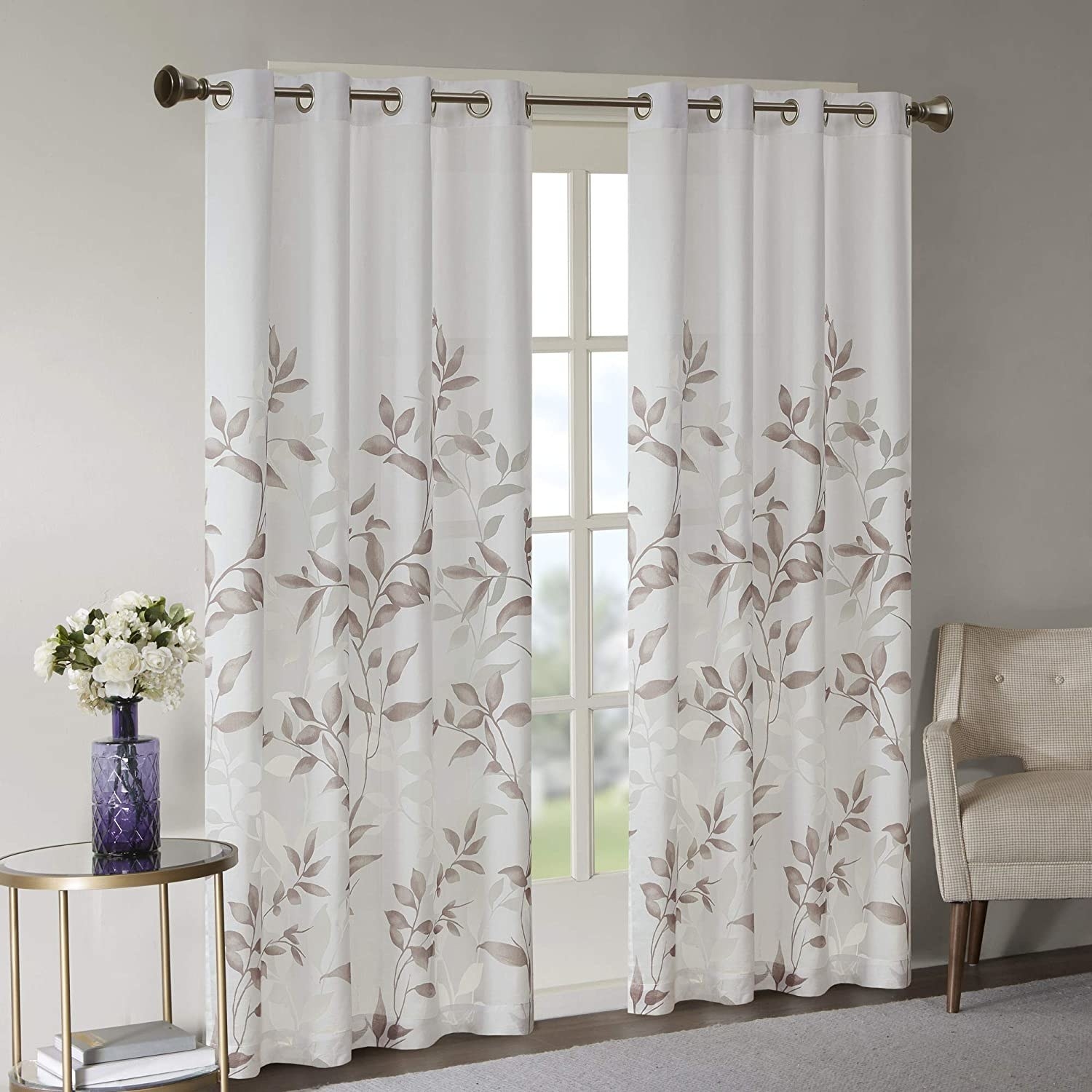cortinas blancas con diseño de hojas para ventanas