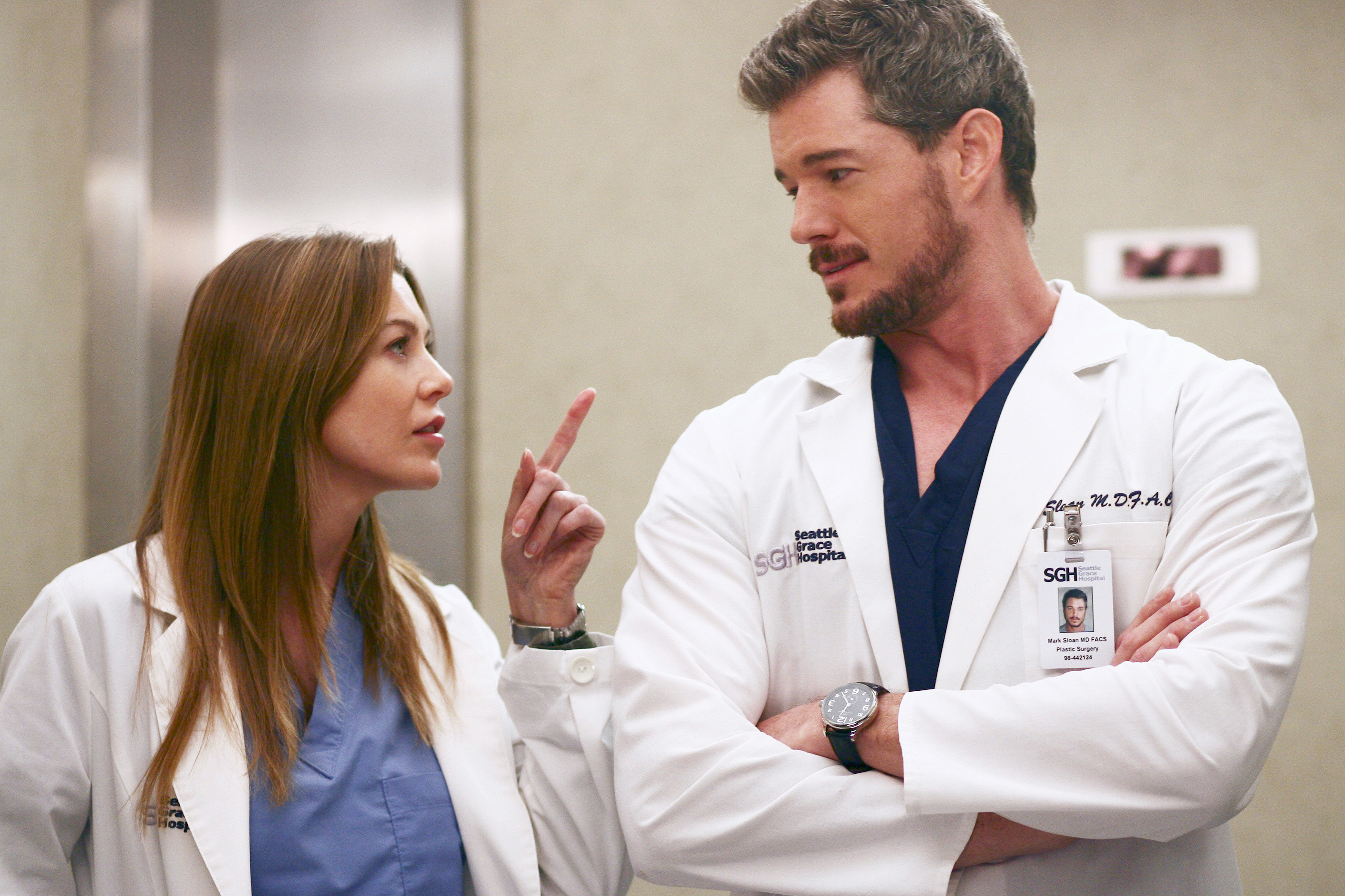 Eric Dane playing a nurse listening to another nurse scold him