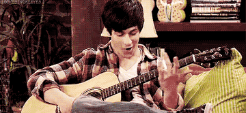 David Henrie playing guitar on &quot;Wizards of Waverly Place&quot;