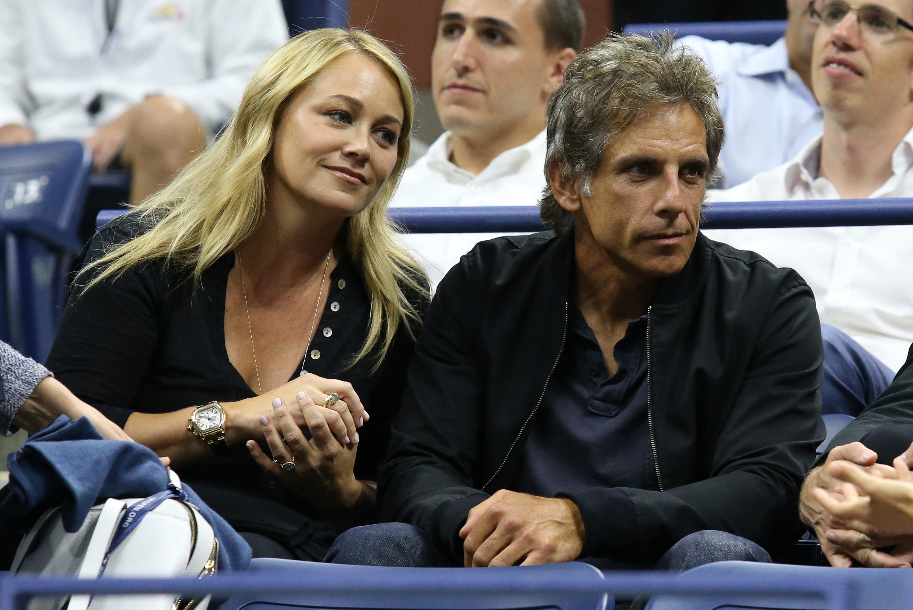 Stiller and Taylor sit together at a tennis match