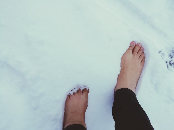 A pair of feet in the snow