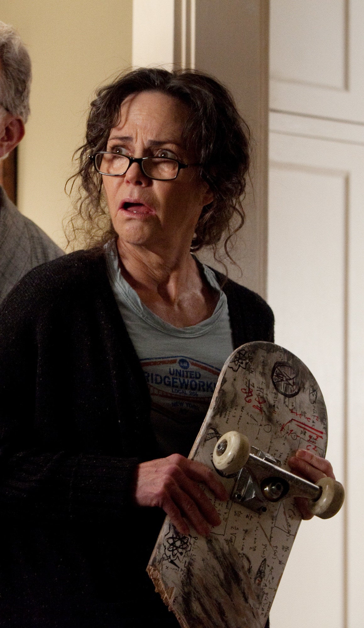 Aunt May picks up Peter&#x27;s skateboard