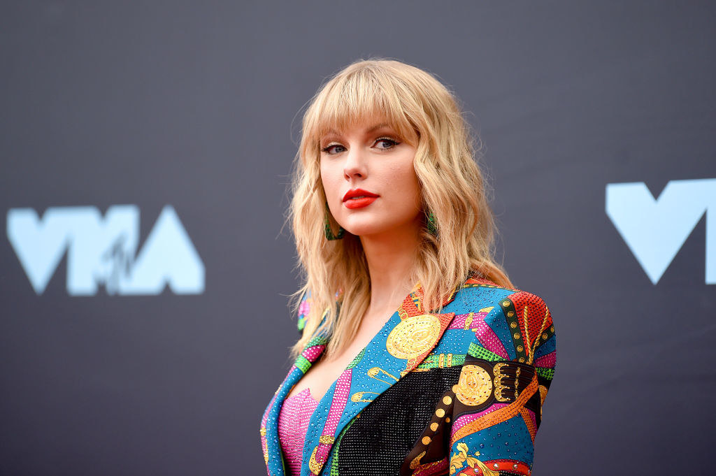 Taylor at the VMAs red carpet in a colorful jacket