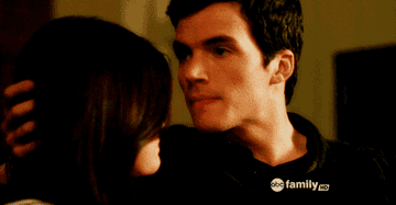 Ezra kissing Aria on the head on &quot;Pretty Little Liars&quot;