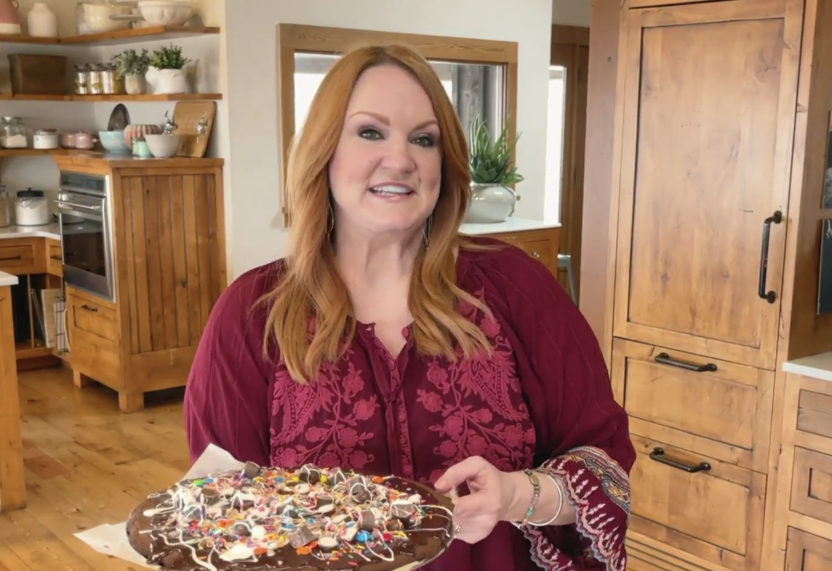 Ree Drummond smiles while holding a dessert pizza on "The Pioneer Woman"