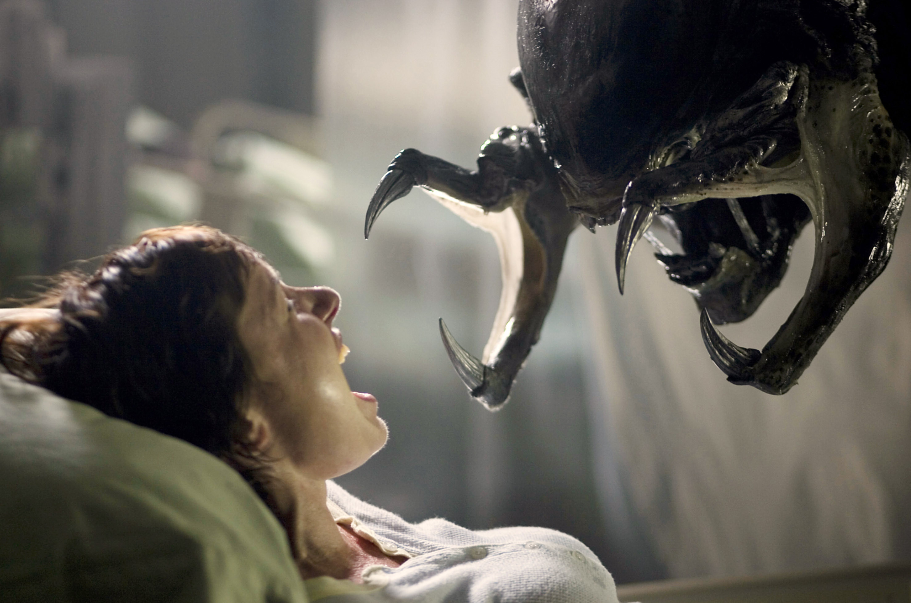Predator about to attack a woman in &quot;Aliens vs. Predator - Requiem&quot;