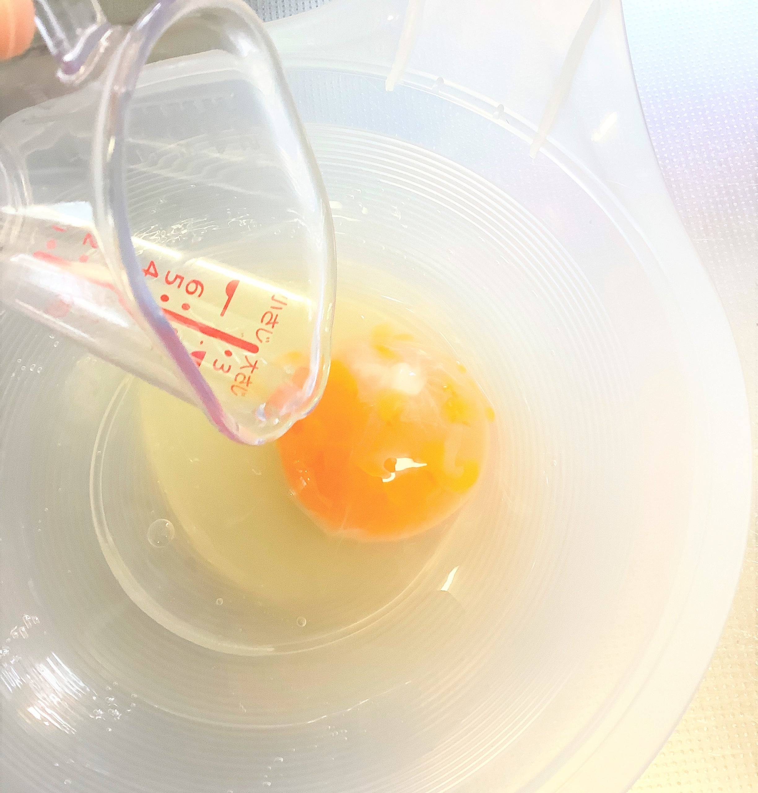 ダイソーのオススメのグッズ「電子レンジ調理器（どんぶり・目玉焼き）」