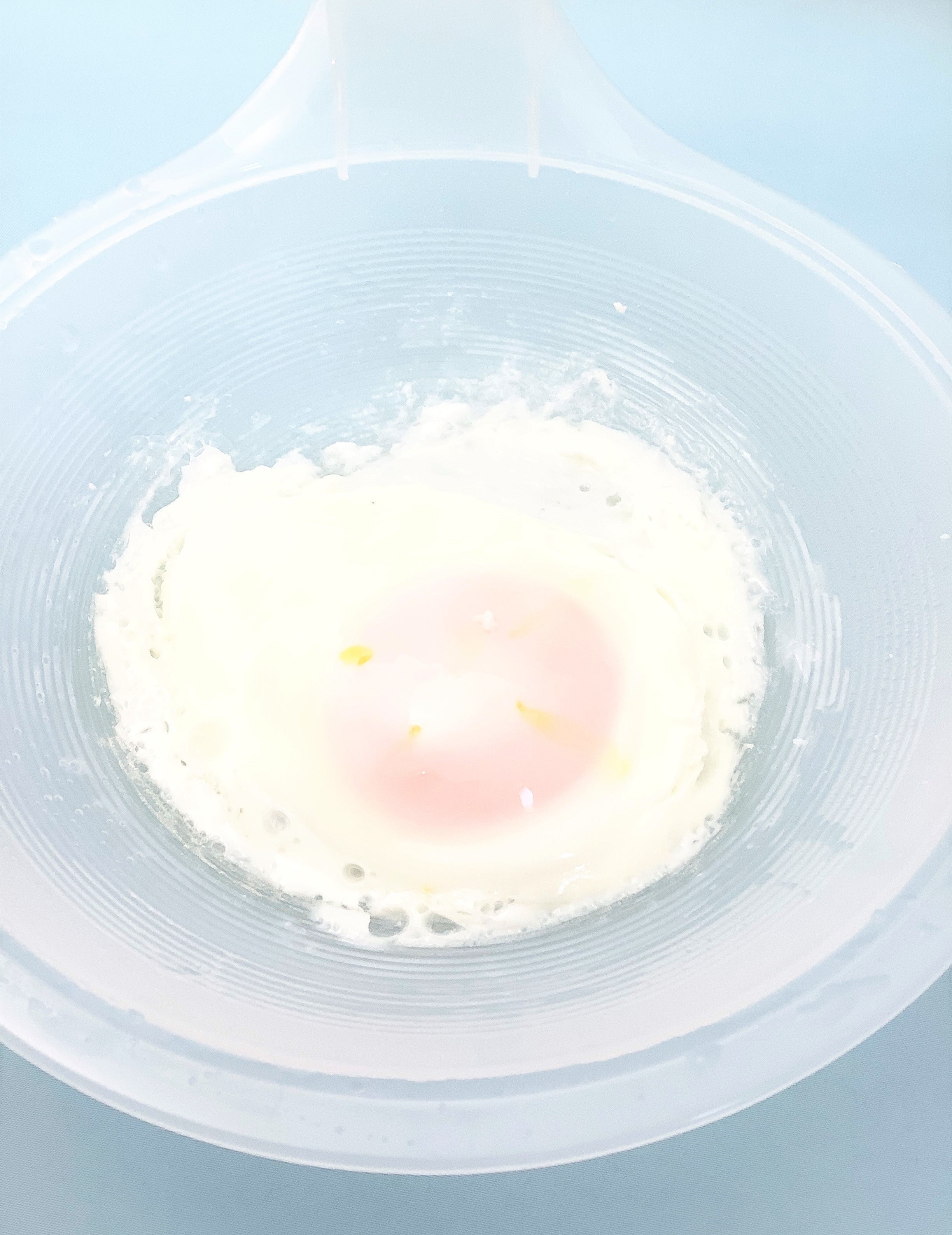 ダイソーのオススメのグッズ「電子レンジ調理器（どんぶり・目玉焼き）」