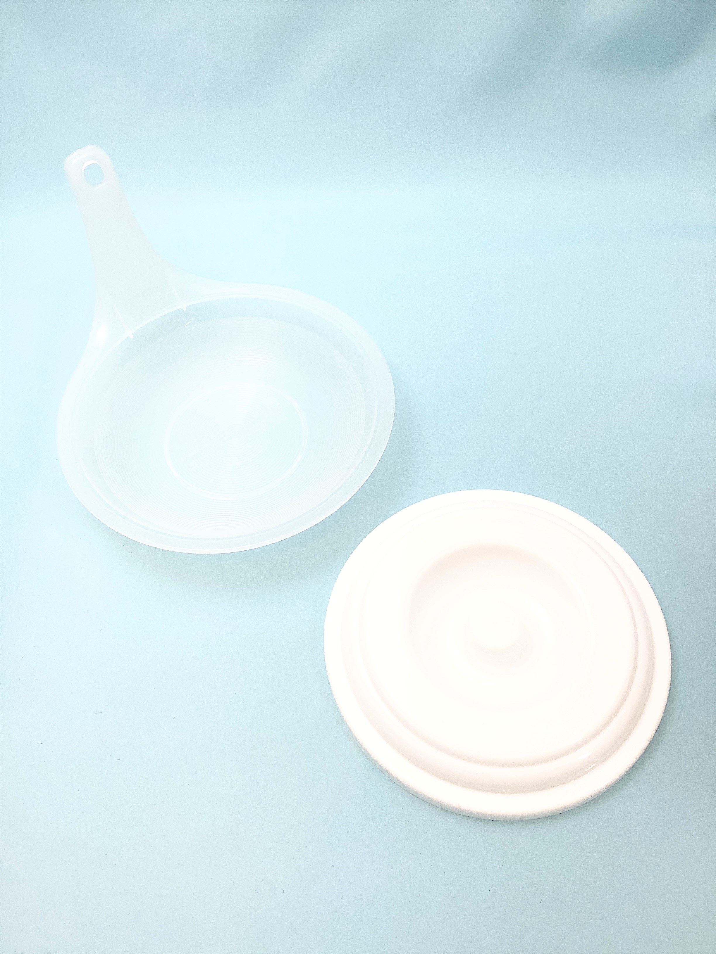 ダイソーのオススメのグッズ「電子レンジ調理器（どんぶり・目玉焼き）」