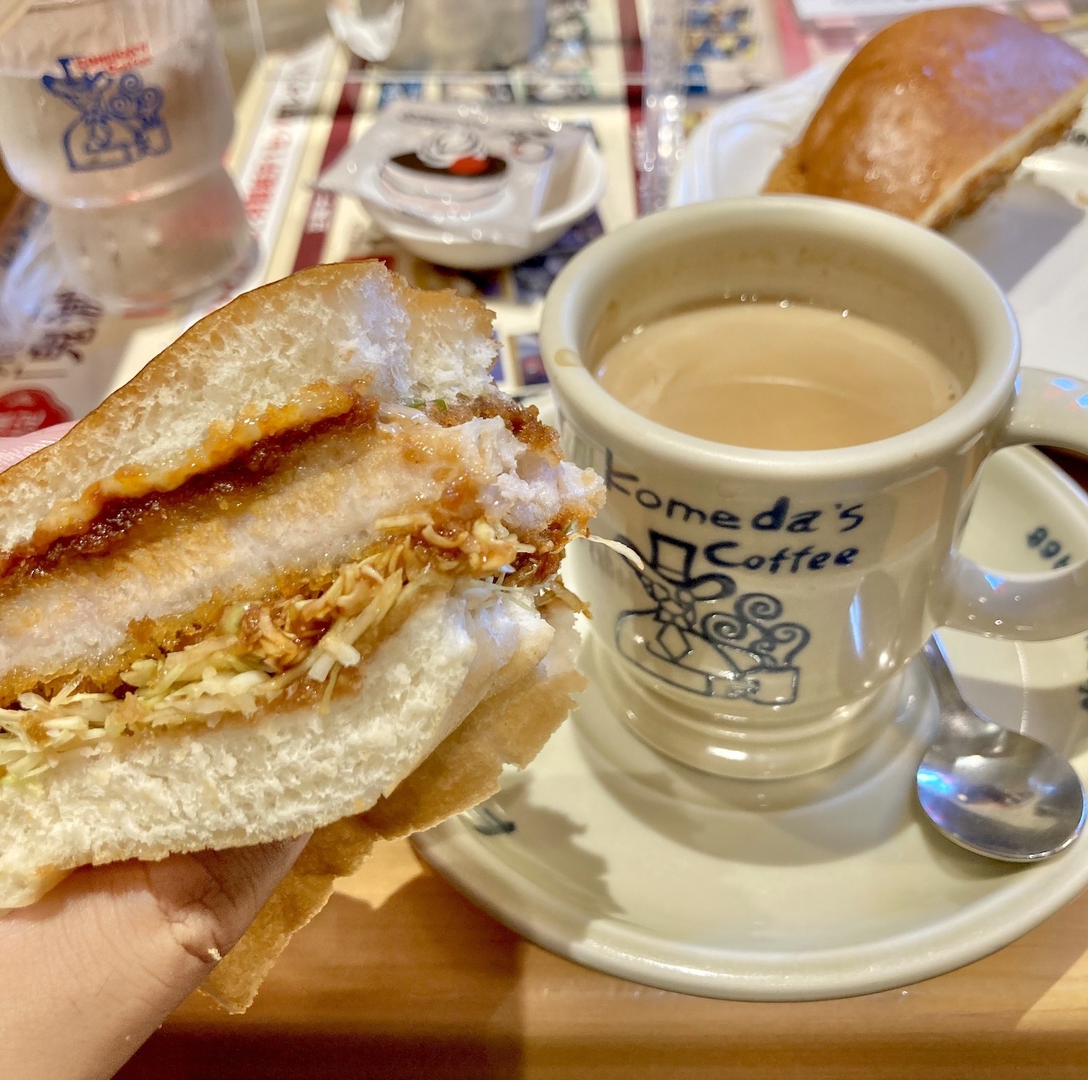 コメダ珈琲店のオススメのフードメニュー「カツパン」